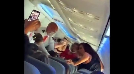 Discussão em voo no Brasil começa após menino sentar-se em lugar ocupado