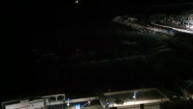 Dos agentes de aduanas heridos por una coya de narcotraficantes