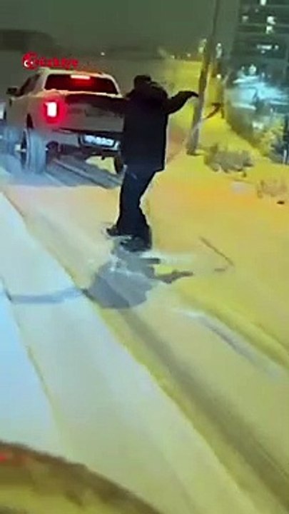 Araca Bağladığı Halatla Snowboard Yaptı #snowboard #kar #ankara #shorts