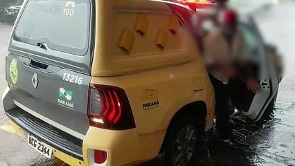 Homem faz entrega voluntária de espingarda na Delegacia