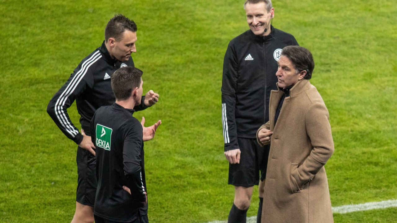 Labbadia erzählt Schiedsrichter-Anekdote: 'Wär gut, wenn du mal den Ball triffst'