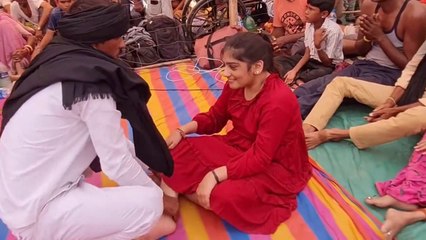 Leg treatment with hand push the body's