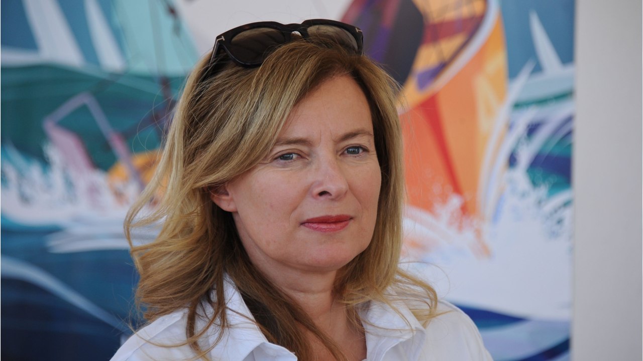 Voici - Valérie Trierweiler célibataire : elle révèle s'être séparée de Romain Magellan
