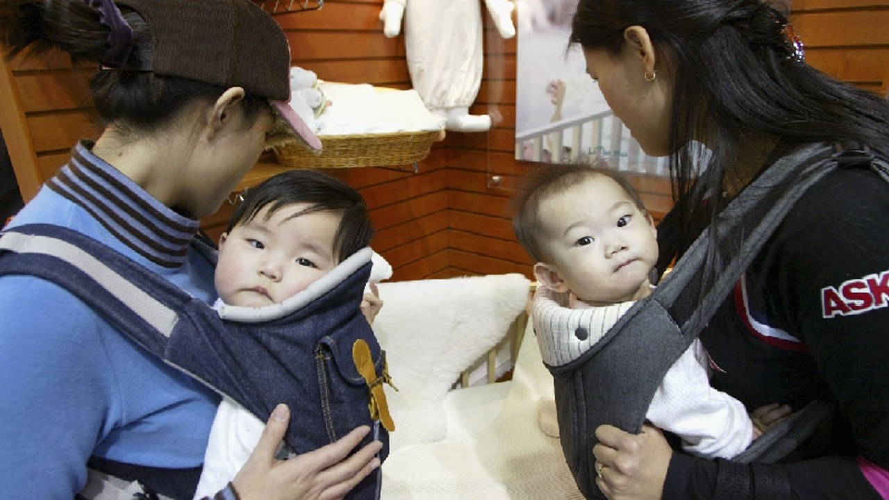 YOUNG PEOPLE IN SOUTH KOREA DON'T WANT BABIES | EXPLAINS