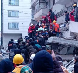 28 saat sonra sağ salim çıkarıldı, bekleyenlere umut oldu