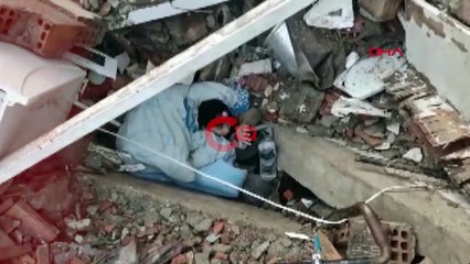 Hatay'da enkazda tek başına kaldı: Yaşadığı şok nedeniyle konuşamıyor