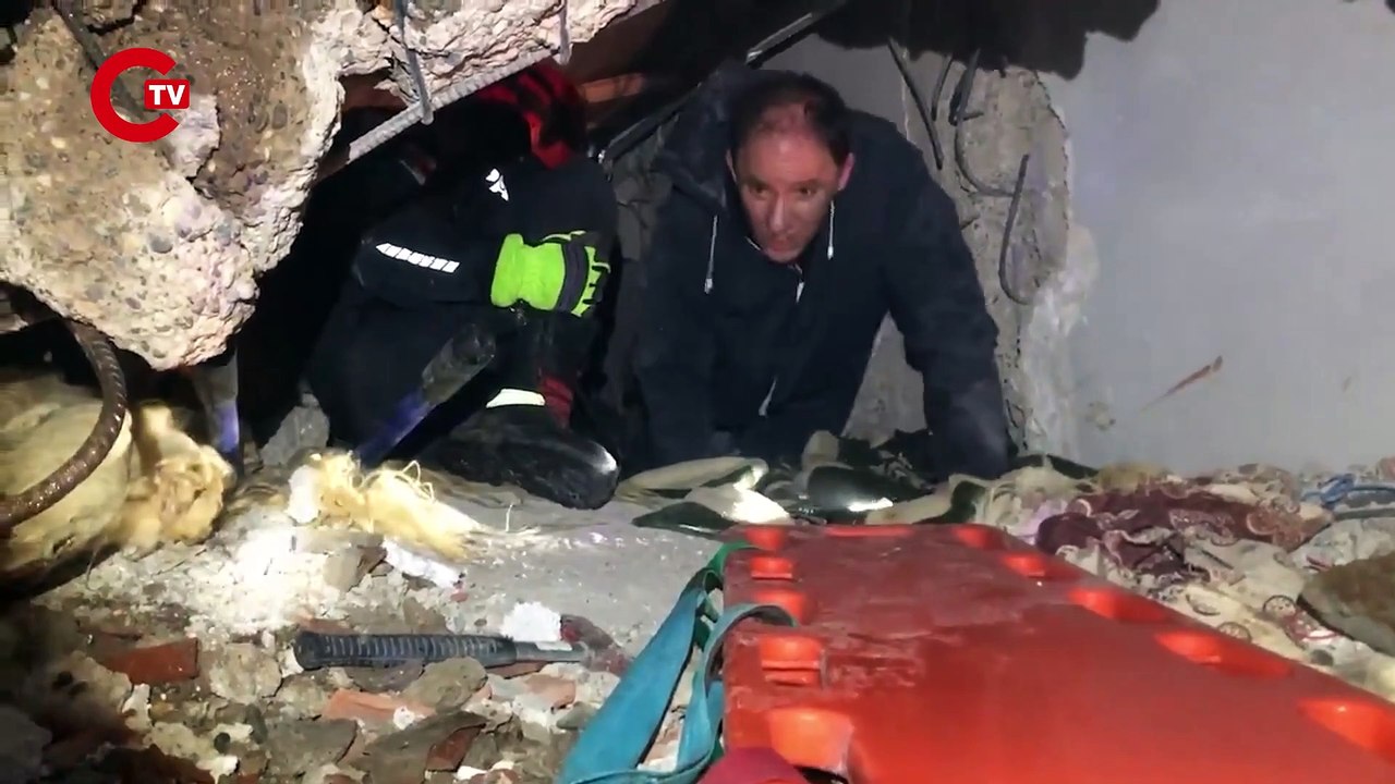 CHP'li Deniz Yavuzyılmaz enkazdan seslendi "Ekipman az, vatandaş çaresiz"