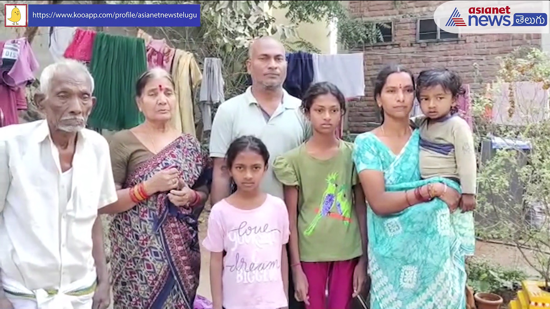 భారీ గ్రానైట్ రాయి లారీలోంచి జారిపడి... సుల్తానాబాద్ లో కుప్పకూలిన ఇల్లు