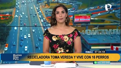 Vecinos incómodos con recicladora que ha tomado la vía pública con sus 16 perros