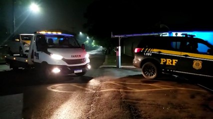 Condutor abandona Nissan Versa com alerta de furto após acidente na BR-467