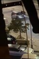 Assalto armato per rubare l’auto, strada bloccata col cassonetto a Ponticelli