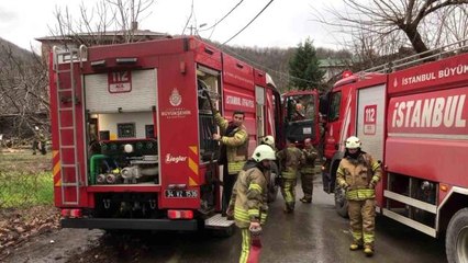 Çekmeköy'de 2 katlı binada korkutan yangın