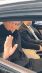 CUMHURBAŞKANI ERDOĞAN MAKAM ARACINI DURDURUP VATANDAŞLARLA SOHBET ETTİ