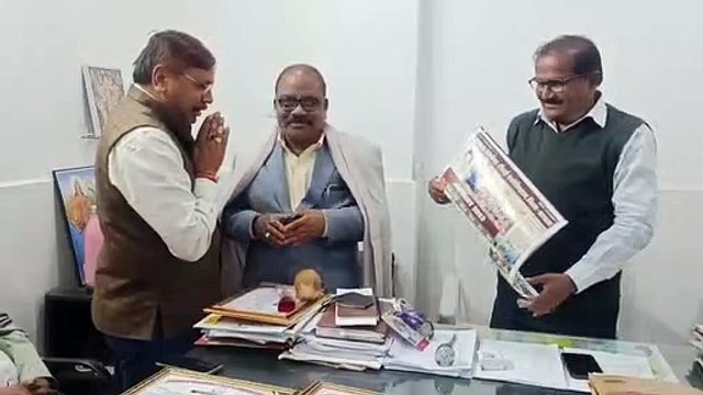 सेवानिवृत्त शिक्षकों की विदाई, सहायक आयुक्त ने किया सम्मान
