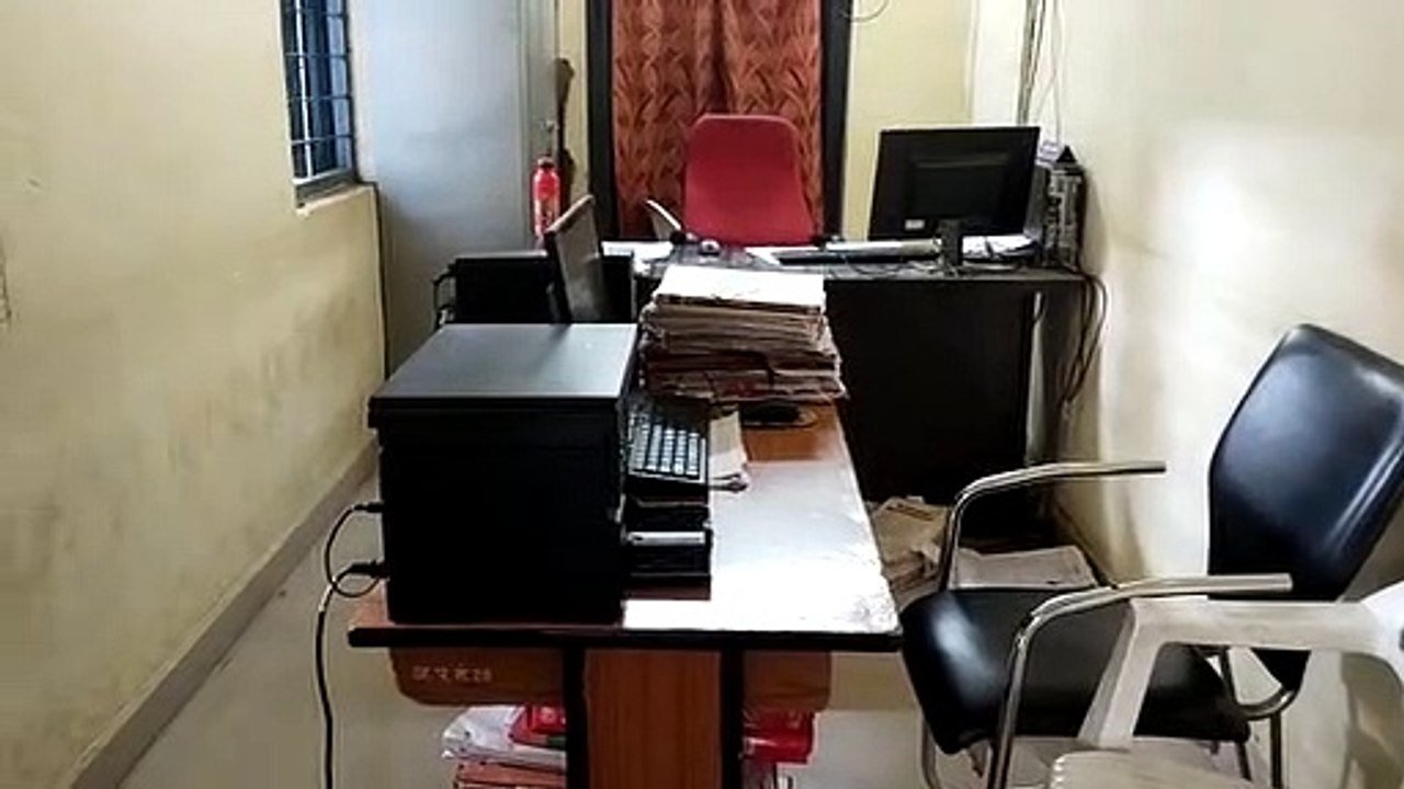 जनपद पंचायत कार्यालय में  समय से कार्यालय नहीं पहुंच रहे अधिकारी-कर्मचारी