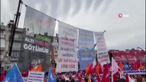 Cumhurbaşkanı Erdoğan'ın miting alanındaki afişler dikkat çekti