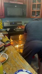 Le dîner à la dinde tourne mal avec le feu du four - Buzz Buddy