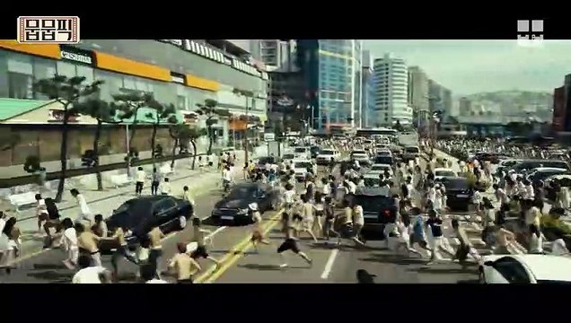 어느 날 갑자기 쓰나미가 부산을 덮쳤다 [뭅뭅픽] 해운대 _ Haeundae _ 설경구 하지원 박중훈 엄정화 이민기 강예원 김인권 송재호 김지영-(480p)