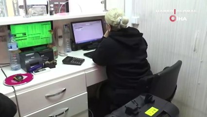 Döviz bürosundaki yanlış hesap pahalıya mal oldu! O anlar kamerada