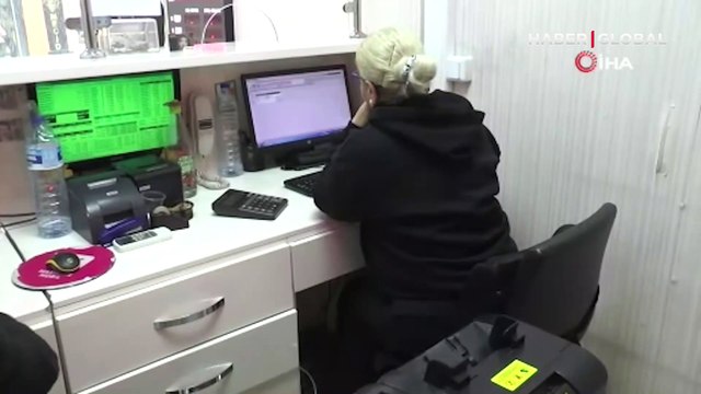 Döviz bürosundaki yanlış hesap pahalıya mal oldu! O anlar kamerada