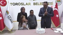 Kanser hastası çocuğa, Belediye Başkanı'ndan sürpriz doğum günü