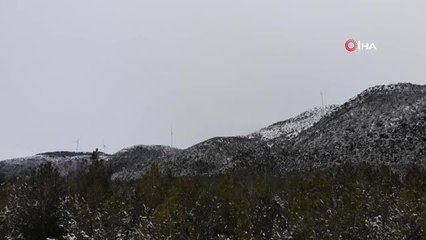 Muğla'da kartpostallık kar manzarası