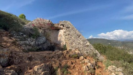 La Pyramide / Grotte de Falicon en France - Un Site Unique, Riche en Histoire & Légendes