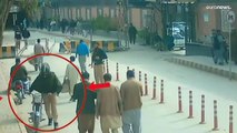 شاهد: فيديو يرصد التحركات الأخيرة لمنفذ تفجير مسجد بيشاور في باكستان