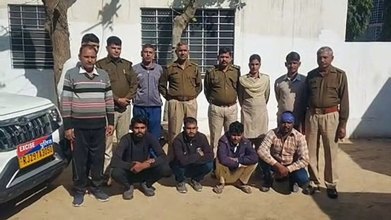 कोविड किट की आड़ में अवैध रूप से गुजरात ले जाई...