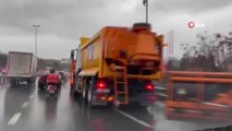 İstanbul'da kar yağışı öncesi kar temizleme araçları trafikte görüldü