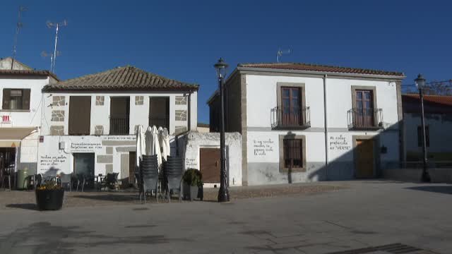 Colmenar del Arroyo, donde las paredes recitan poesía