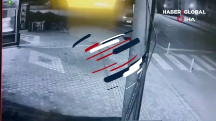 Sürücüsü uyuyakalan araç, fırının bahçesine böyle uçtu!