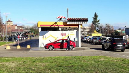 CAR WASH TREMOLADA PESSANO CON BORNAGO MILAN ITALY