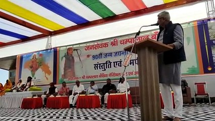 जो लोग सेवा के कार्य करते  उनका सम्मान करना चाहिए