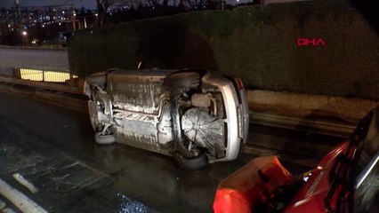 İSTANBUL-FATİH'TE BARİYERE ÇARPAN OTOMOBİL YAN YATTI 1 YARALI