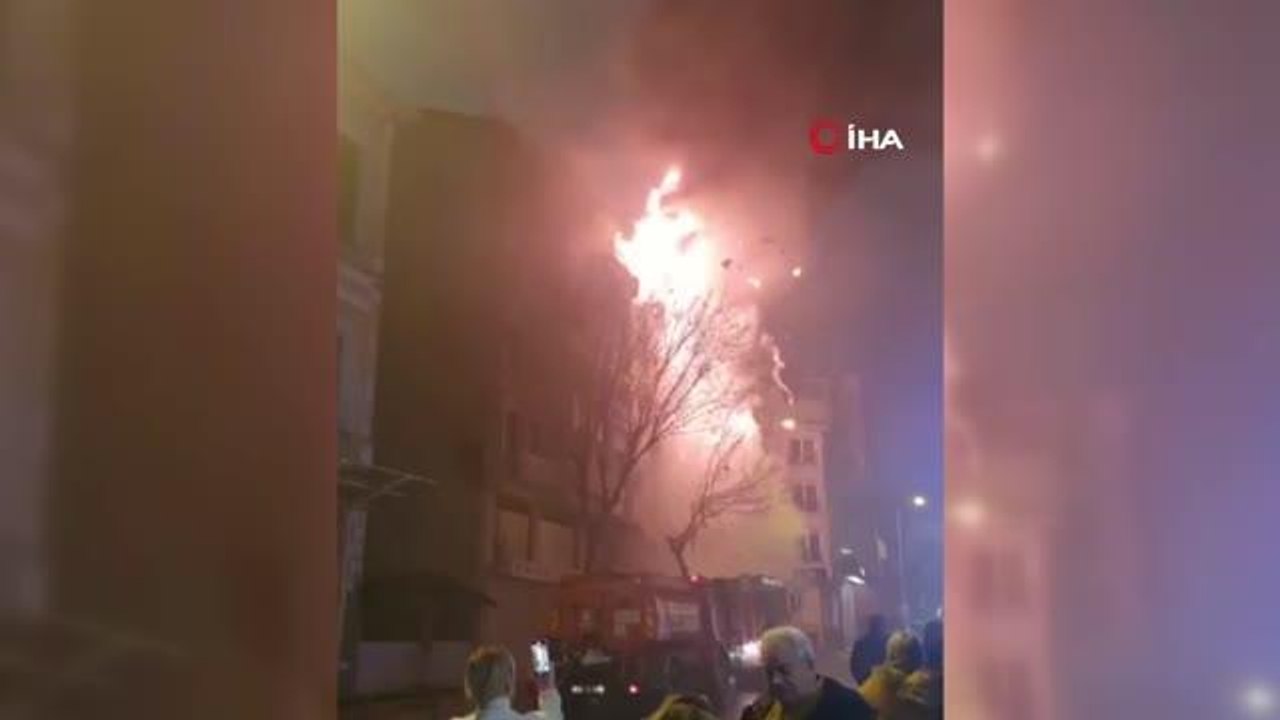 Fatih'te iş hanı alev alev yandı