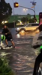 Descargar video: Guys Ride Through Flooded Streets on Electric Scooters