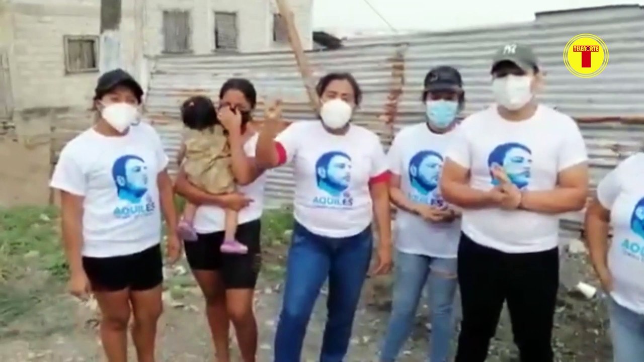 UN GRUPO DE PERSONAS RECLAMAN EL PAGO AL CANDIDATO DE LA ALCALDÍA DE GUAYAQUIL AQUILES ÁLVAREZ