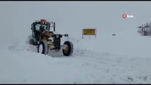 Tunceli'de karla mücadele çalışması aralıksız sürüyor