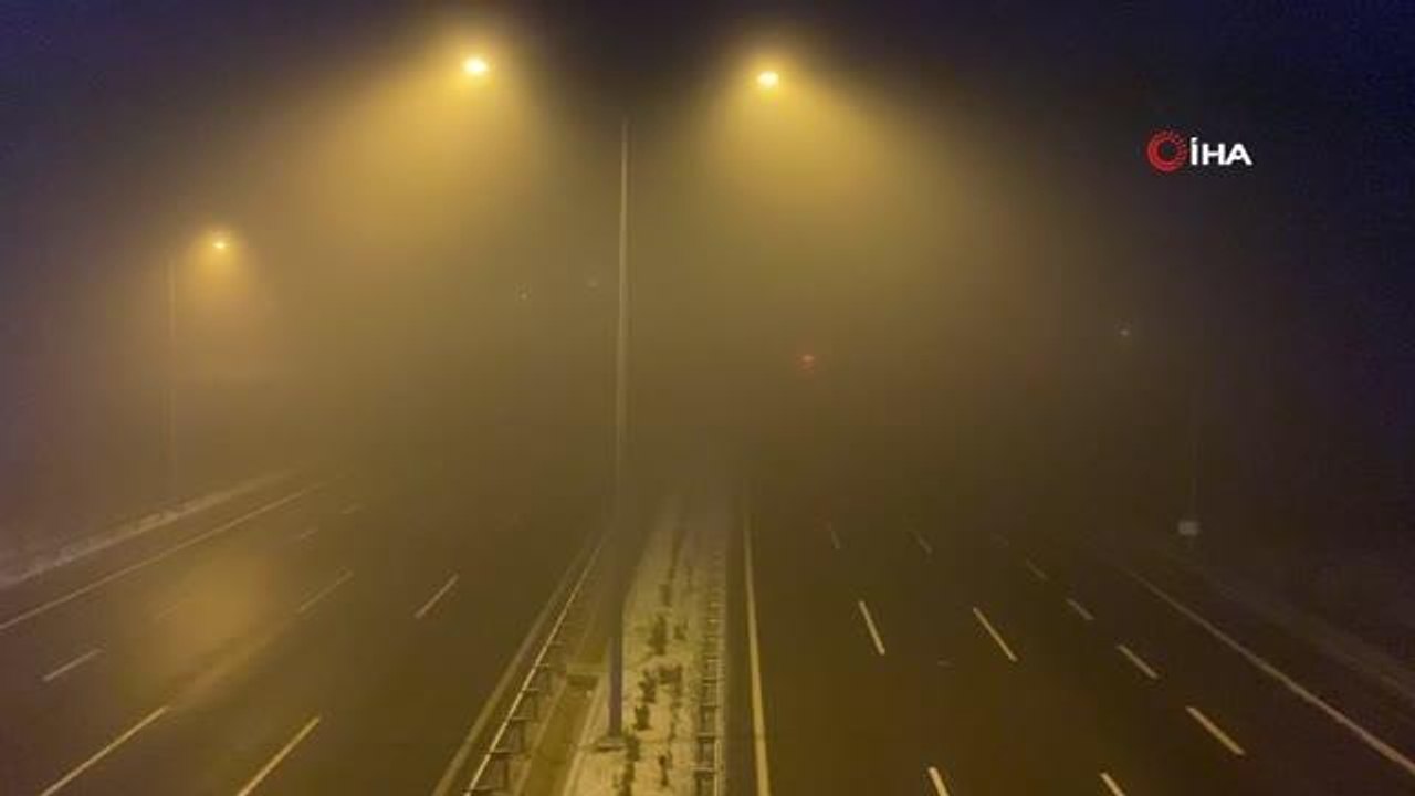 İstanbul İzmir Otoyolu Balıkesir mevkiinde görüş 50 metreye düştü