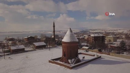'Sakin şehir' Ahlat'ın tarihi mekanlarından kartpostallık kar manzaraları