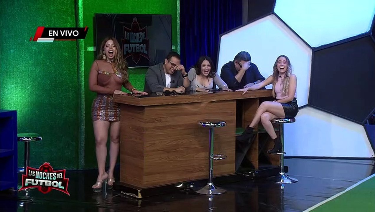 ¡Fuerte golpe a camarógrafo en pleno programa!