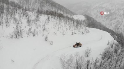 2 metreyi aşan bölgede çığ riskine rağmen zorlu çalışma