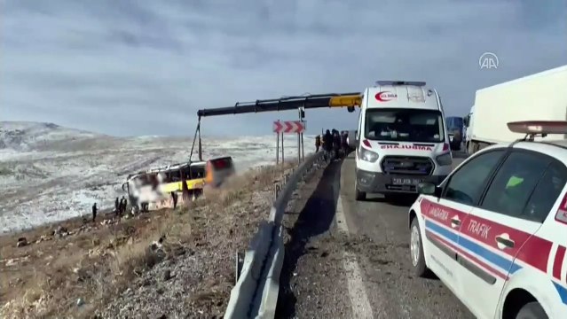 Katliam gibi kaza! Yolcu otobüsü devrildi: Ölü ve yaralılar var