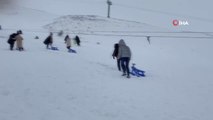 Türkiye'nin göl manzaralı kayak merkezinde sezon açıldı