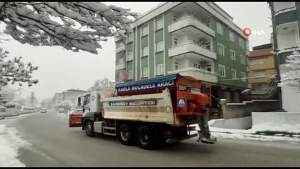Şahinbey'de karla mücadele aralıksız sürüyor