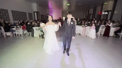 İzmir'e Güney Koreli damat... Genç çift Kınık'ta dünya evine girdi