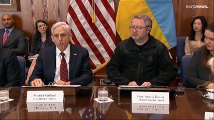 قصف روسي كثيف على أوكرانيا وزيلينسكي يقر بأن الوضع "يتعقد"