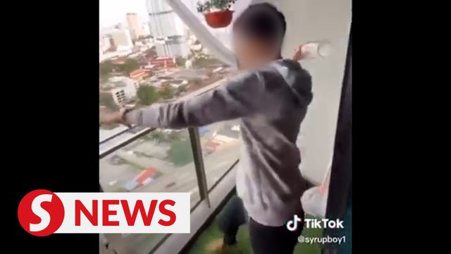 Seven nabbed for tossing liquor bottles from apartment balcony onto expressway