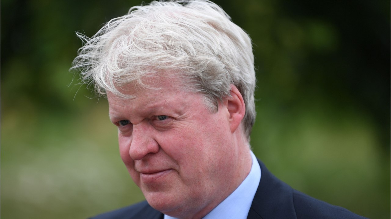 GALA VIDEO – Charles Spencer : le frère de Diana dévoile la chambre du “Prince de Galles”